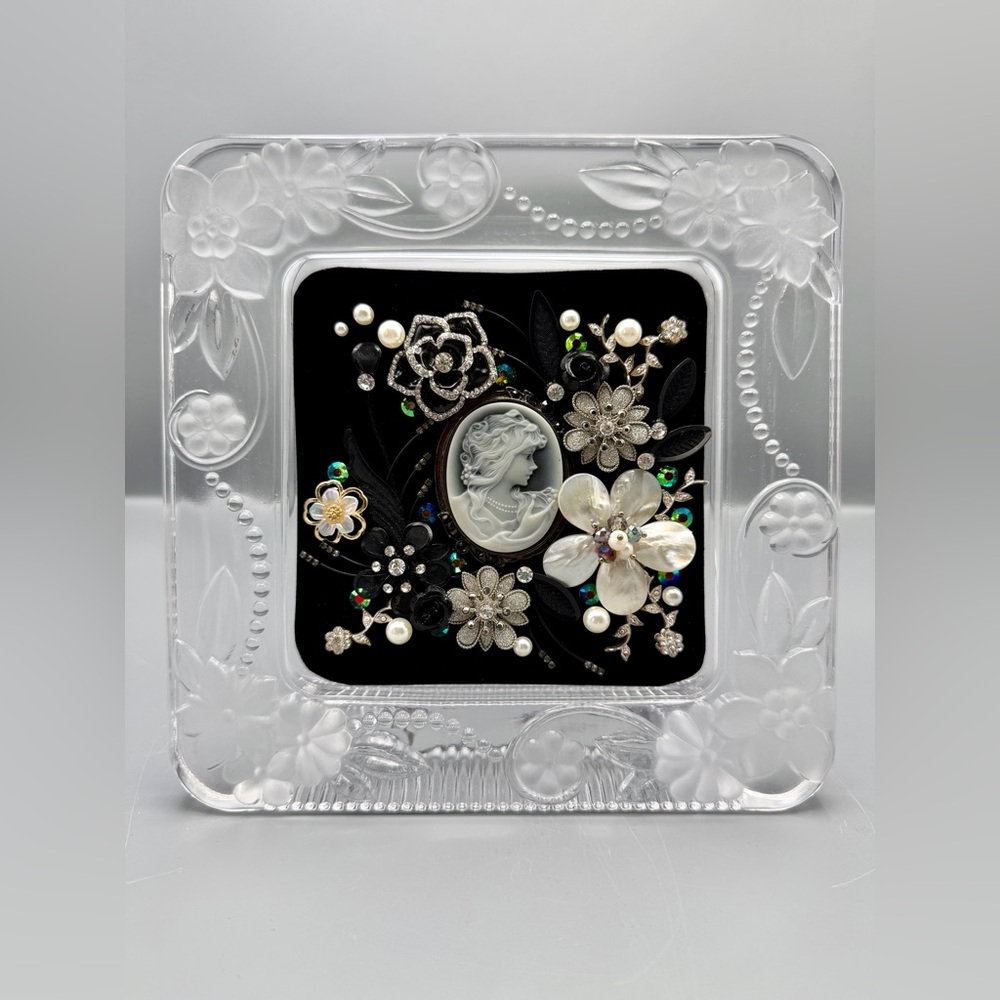 Hand Crafted  Cameo Jewelry Art Crystal Frame Rhinestone Floral Elegant Decor